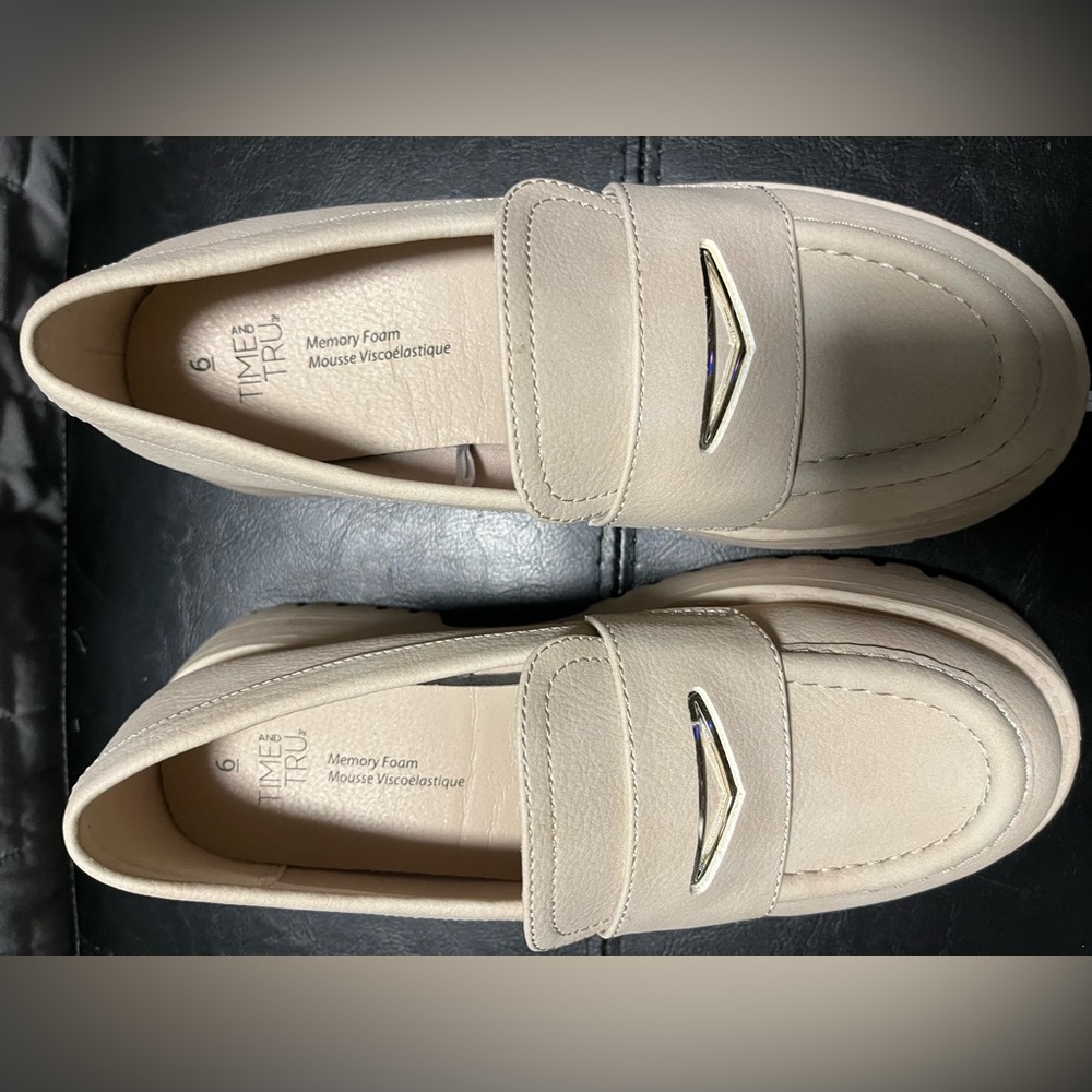 Time and Tru shoes size 6